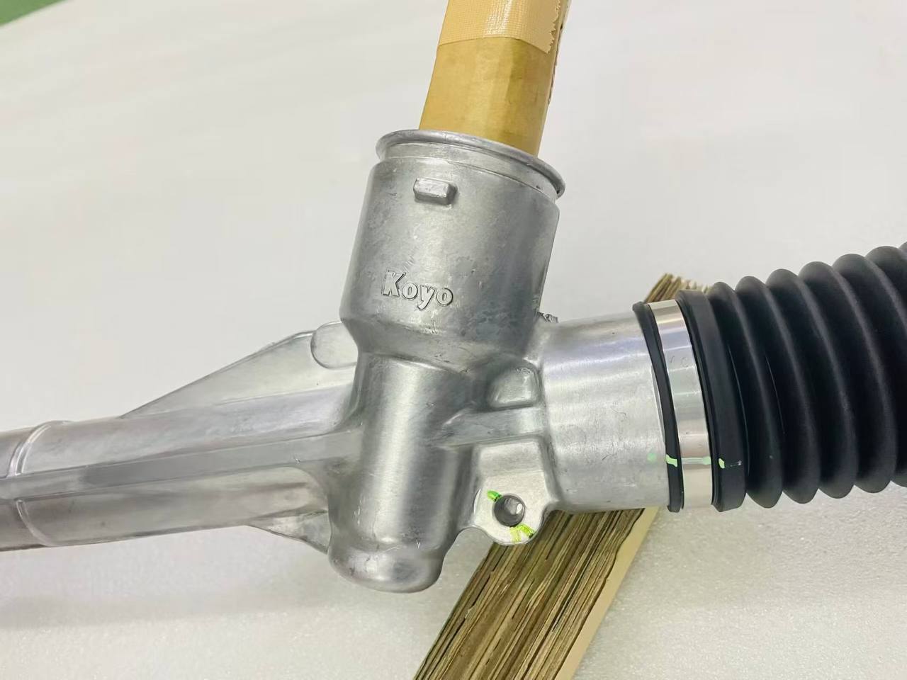 Thân thước lái Mitsubishi Xpander đúc nổi chữ Koyo OEM